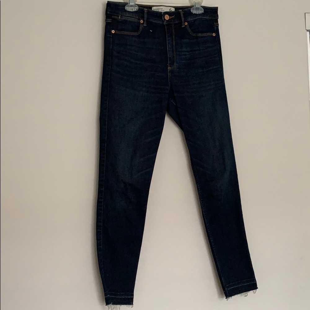 Abercrombie Jeans.